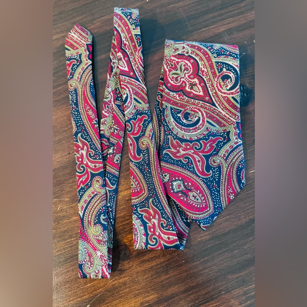 Oscar de la Renta Navy Paisley Tie with Red & Gold Accents 100% Silk